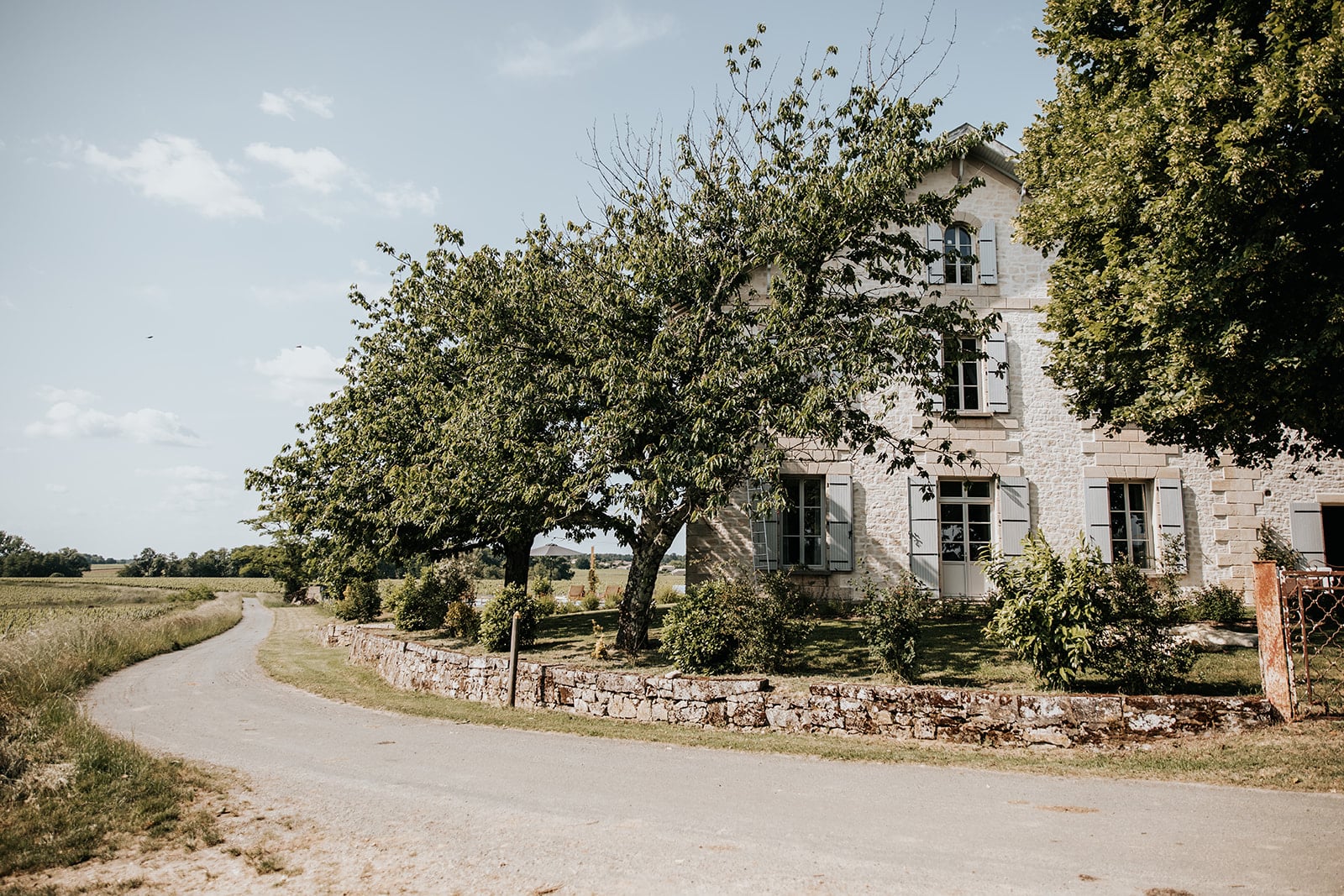 Château La Grande Clotte au bord du chemin